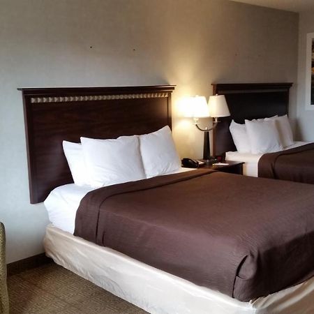 Days Inn & Suites By Wyndham Ванкувер Экстерьер фото