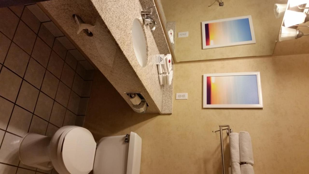 Days Inn & Suites By Wyndham Ванкувер Экстерьер фото
