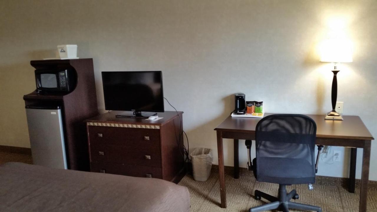 Days Inn & Suites By Wyndham Ванкувер Экстерьер фото